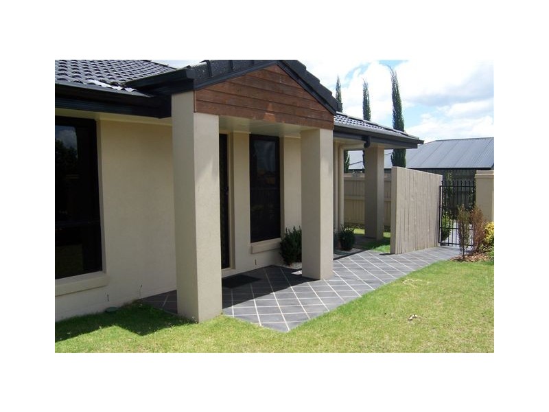 1/323 Ramsay Street, Middle Ridge QLD 4350