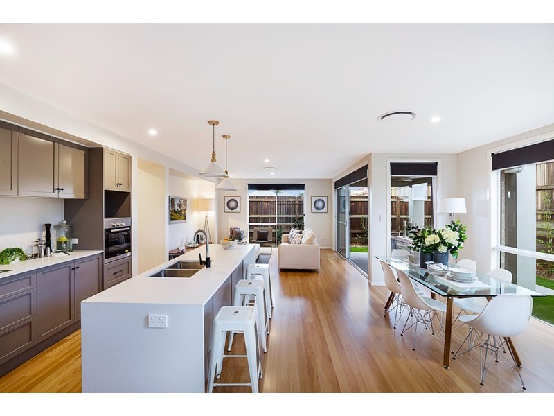 2/66 Calypso Crescent, Middle Ridge QLD 4350