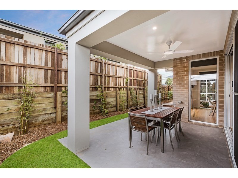 2/66 Calypso Crescent, Middle Ridge QLD 4350