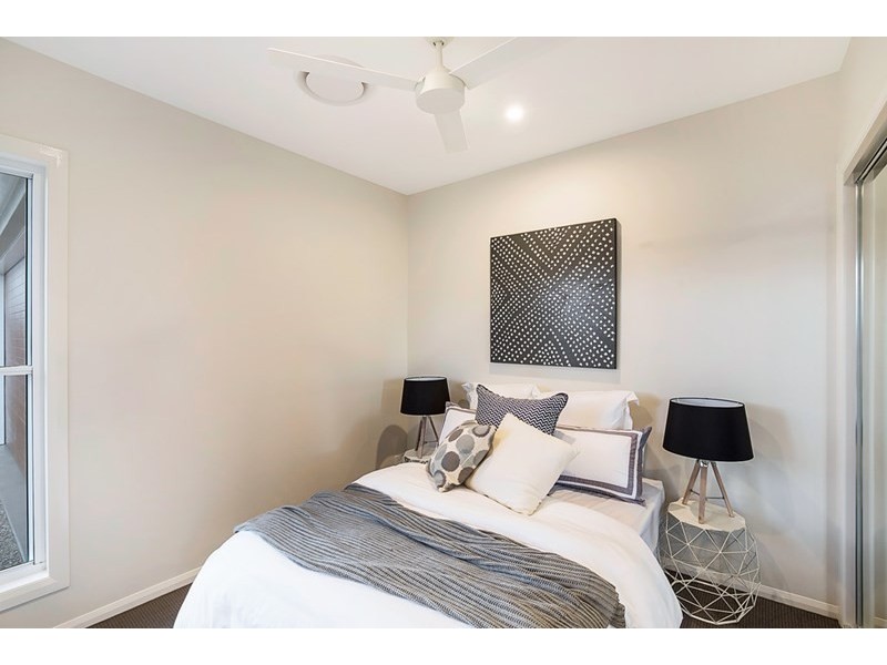 2/66 Calypso Crescent, Middle Ridge QLD 4350