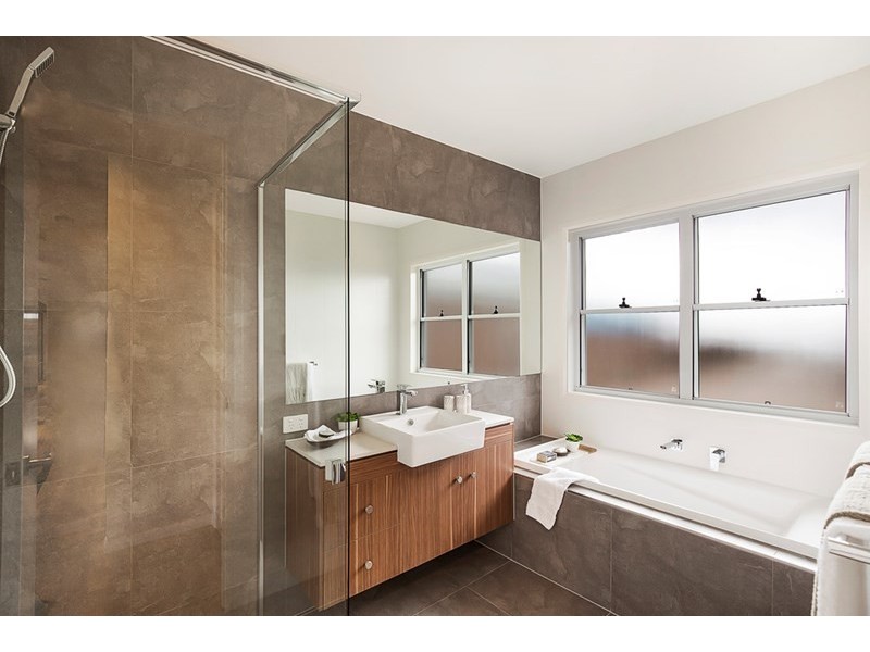 2/66 Calypso Crescent, Middle Ridge QLD 4350