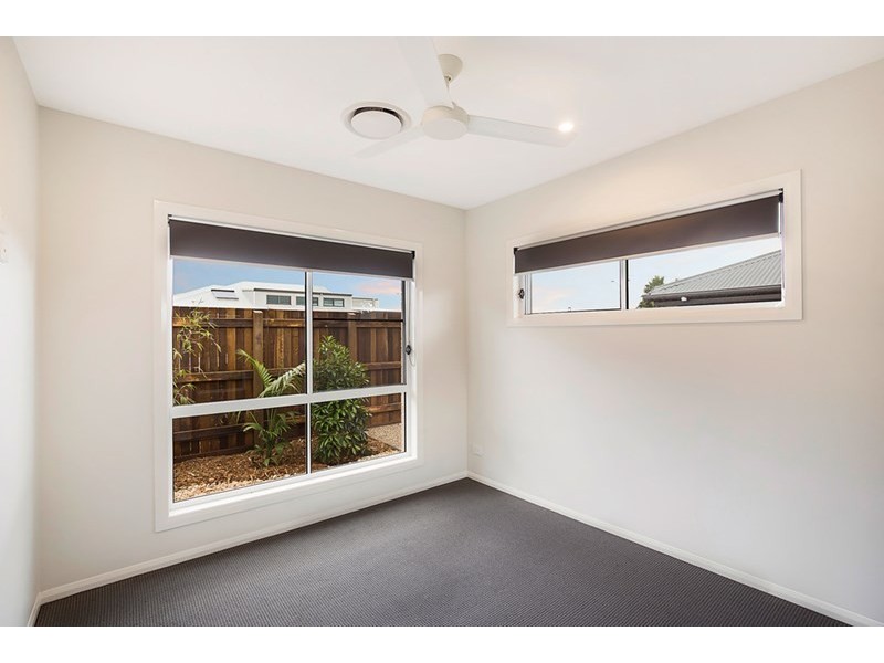 2/66 Calypso Crescent, Middle Ridge QLD 4350