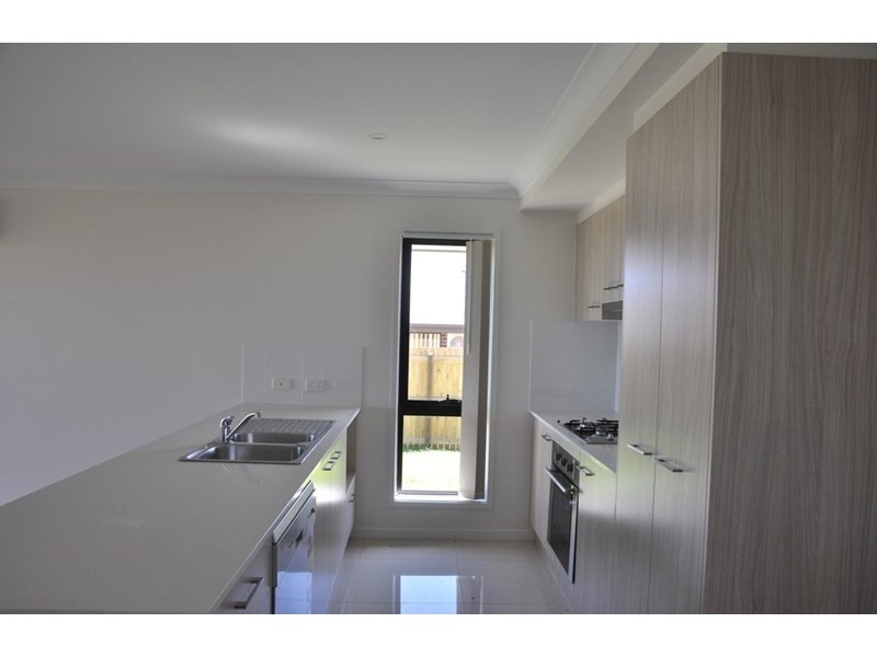 2/14 Kensei Street, Wyreema QLD 4352