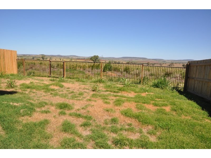 2/14 Kensei Street, Wyreema QLD 4352