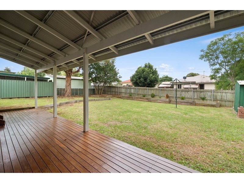11 Dalgleish Street, South Toowoomba QLD 4350