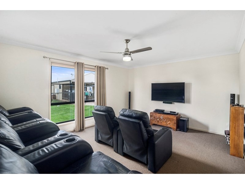 1 Corella Street, Meringandan West QLD 4352