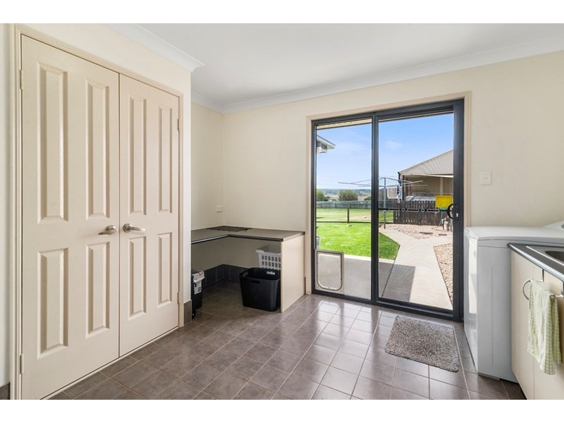 1 Corella Street, Meringandan West QLD 4352