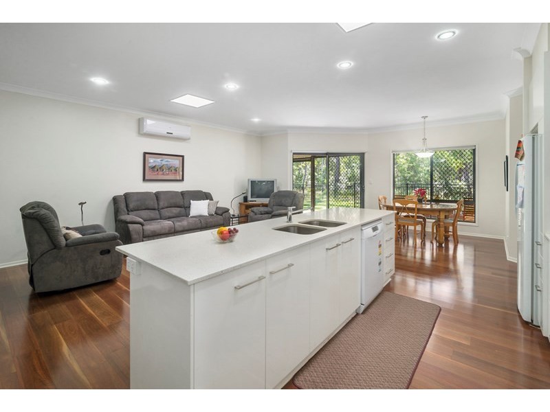 9 Thorley Court, Middle Ridge QLD 4350