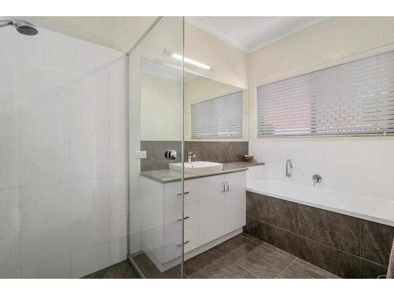 9 Thorley Court, Middle Ridge QLD 4350