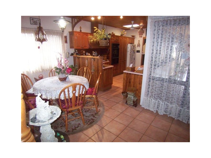 8 Kensington Drive, Withcott QLD 4352