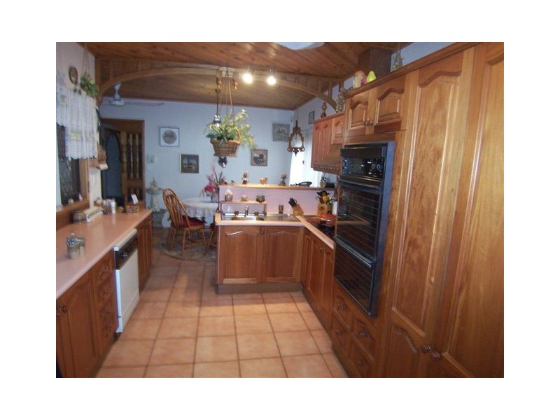 8 Kensington Drive, Withcott QLD 4352