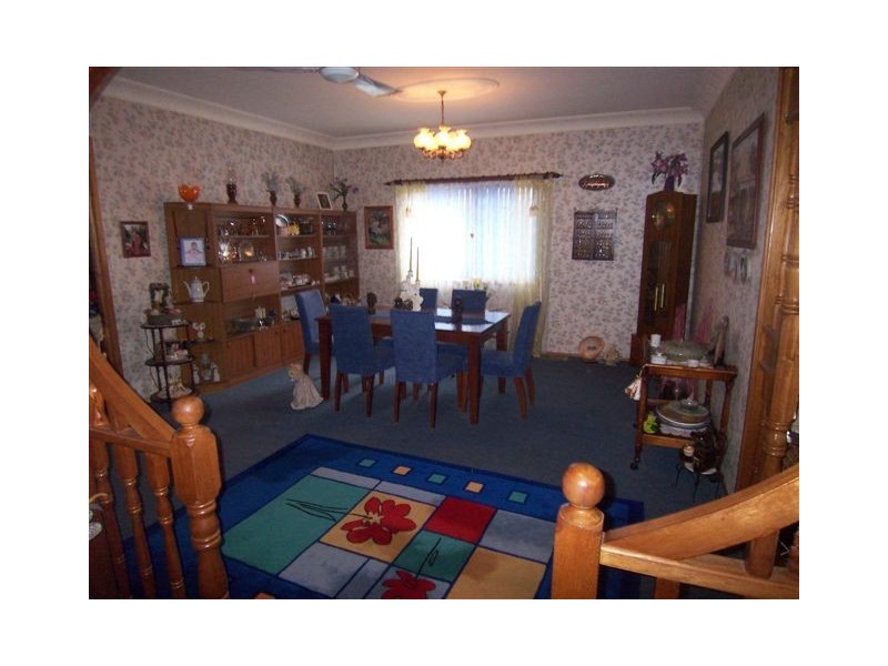 8 Kensington Drive, Withcott QLD 4352