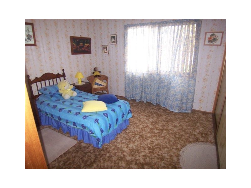 8 Kensington Drive, Withcott QLD 4352