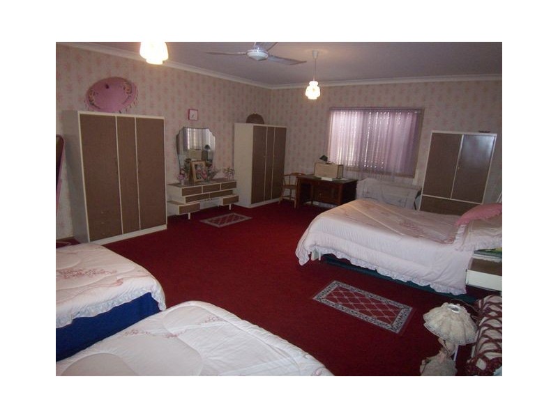 8 Kensington Drive, Withcott QLD 4352