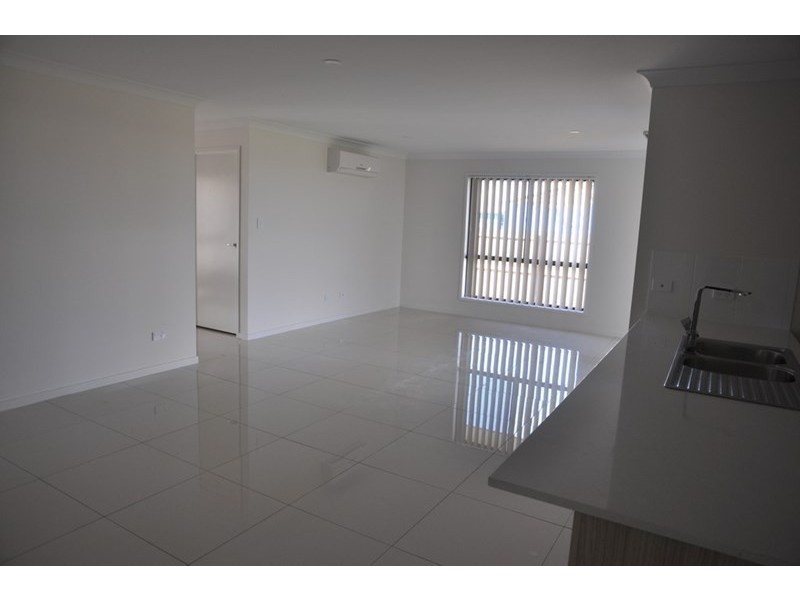 18 Mia Street, Wyreema QLD 4352