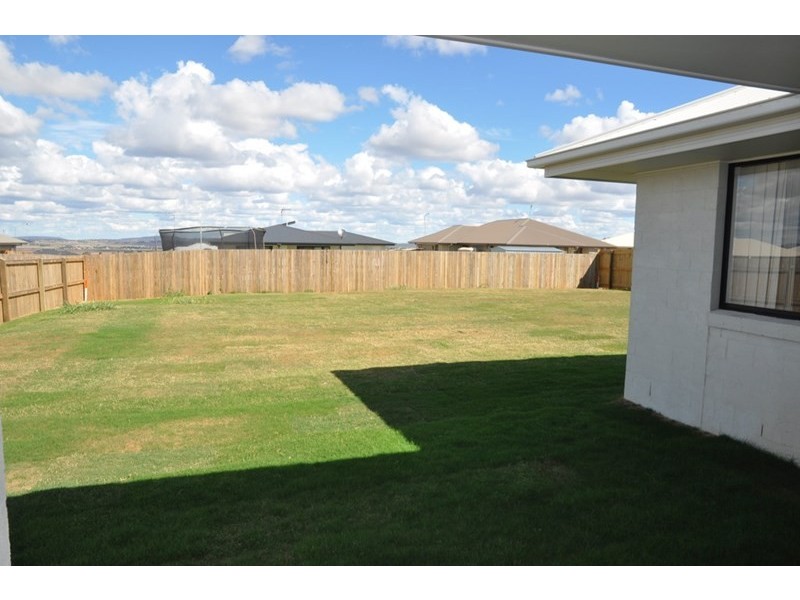 18 Mia Street, Wyreema QLD 4352