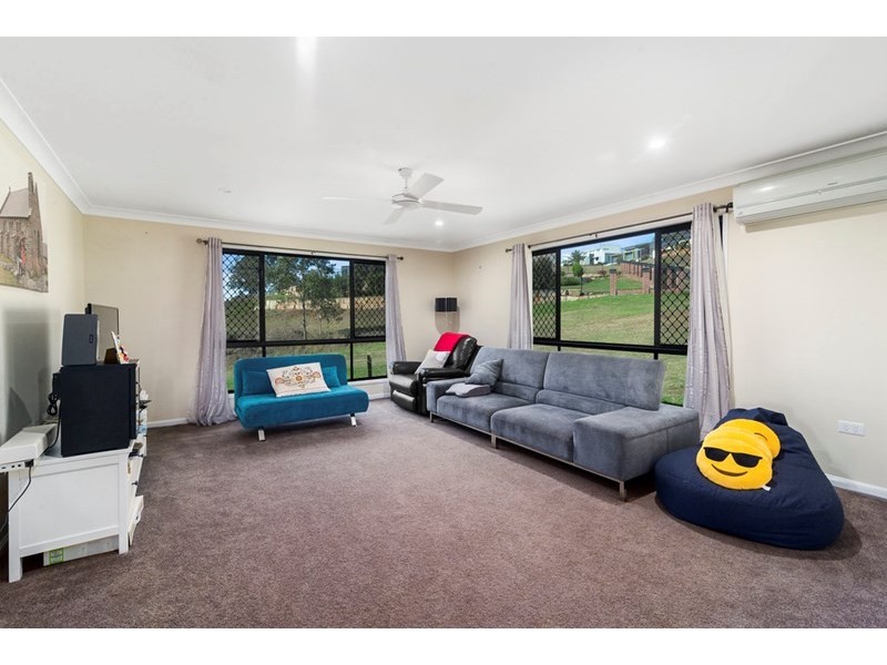 21 Piccadilly Court, Mount Lofty QLD 4350