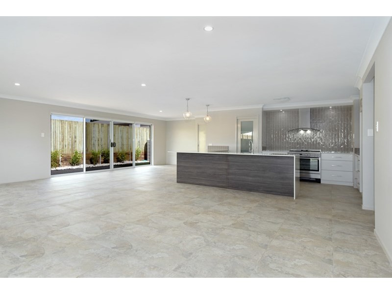 4 Entabeni Drive, Kearneys Spring QLD 4350