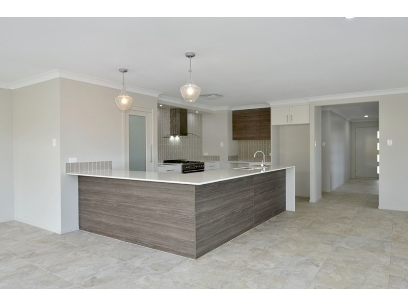 4 Entabeni Drive, Kearneys Spring QLD 4350