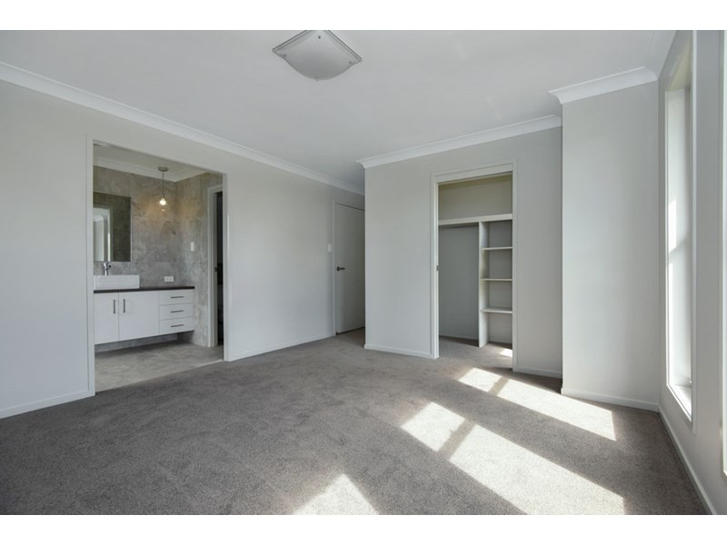 4 Entabeni Drive, Kearneys Spring QLD 4350