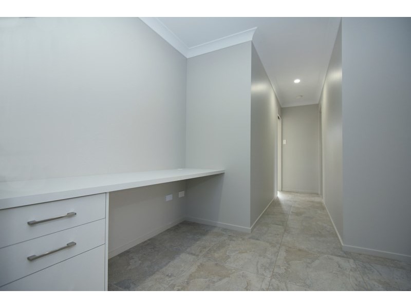 4 Entabeni Drive, Kearneys Spring QLD 4350