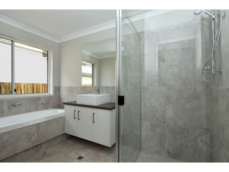 4 Entabeni Drive, Kearneys Spring QLD 4350