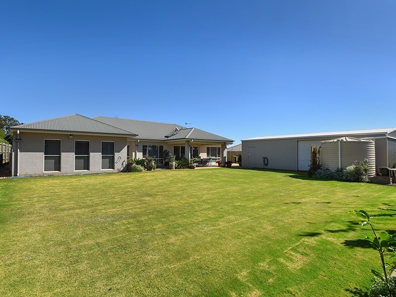 33 Nioka Drive, Highfields QLD 4352