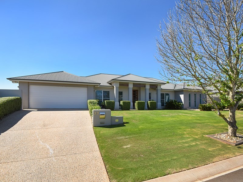 33 Nioka Drive, Highfields QLD 4352