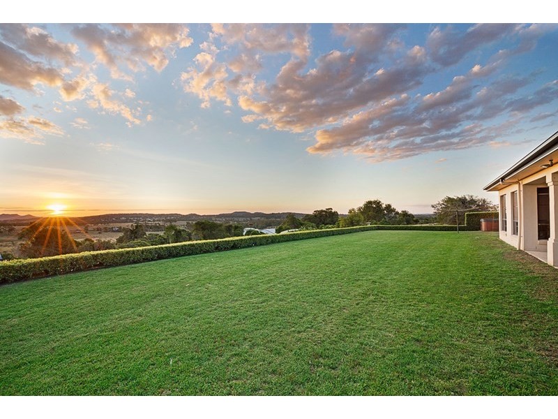 1 Stella Road, Highfields QLD 4352