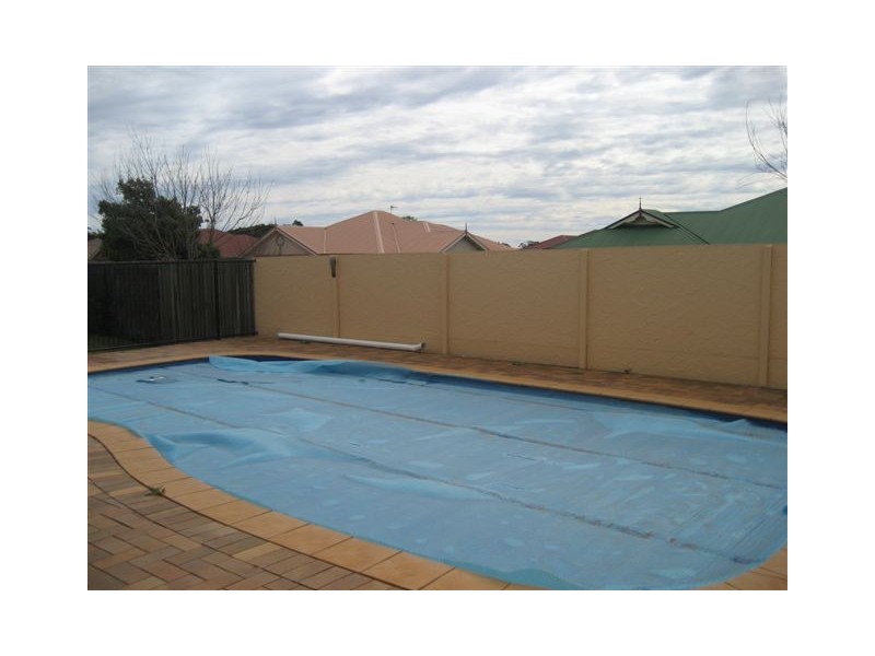 1 Beverley Close, Middle Ridge QLD 4350