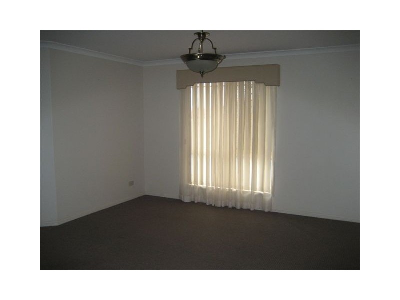 1 Beverley Close, Middle Ridge QLD 4350