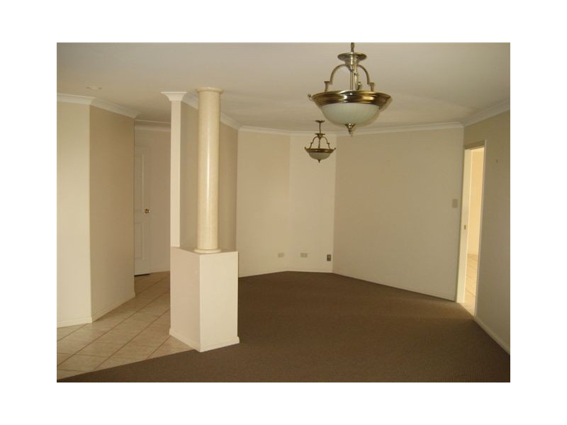 1 Beverley Close, Middle Ridge QLD 4350