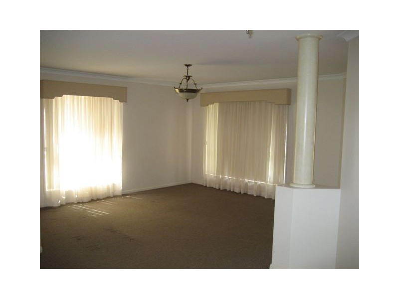 1 Beverley Close, Middle Ridge QLD 4350