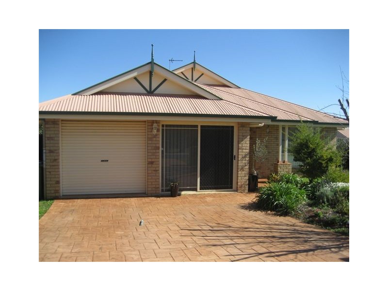 1 Beverley Close, Middle Ridge QLD 4350