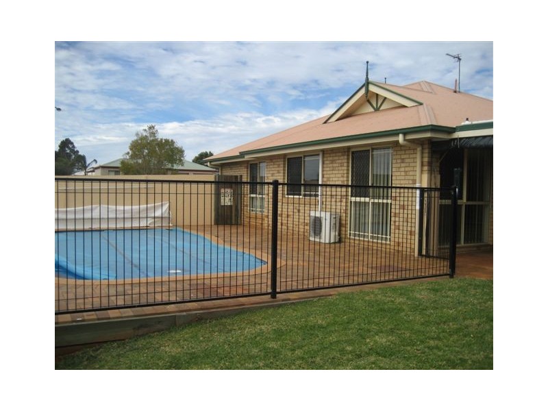 1 Beverley Close, Middle Ridge QLD 4350
