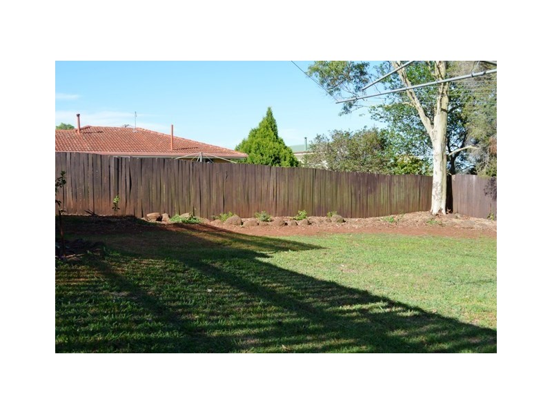 24 Noll Street, Kearneys Spring QLD 4350
