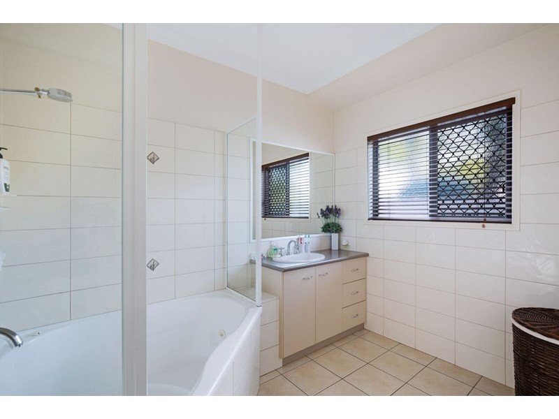 25 Highland Park Road, Meringandan West QLD 4352