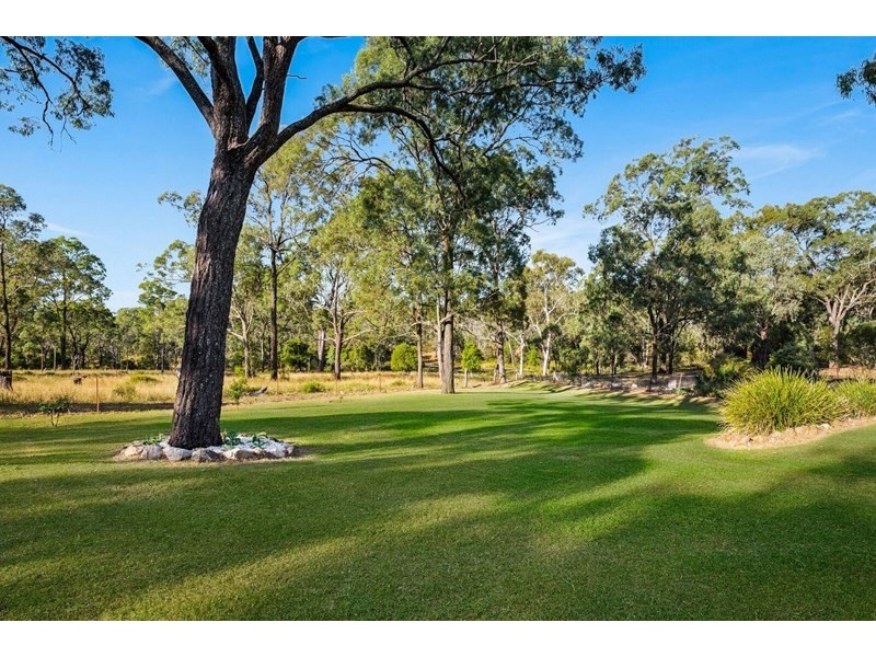 25 Highland Park Road, Meringandan West QLD 4352