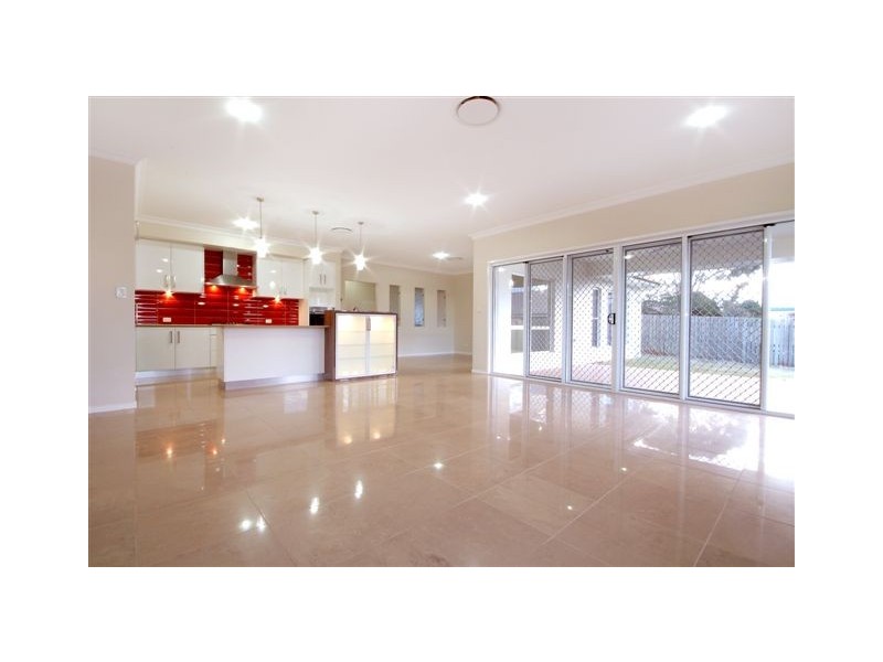 9 Fallon Drive, Middle Ridge QLD 4350