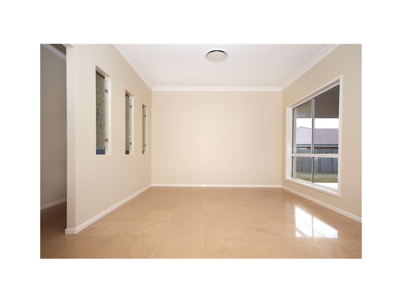 9 Fallon Drive, Middle Ridge QLD 4350