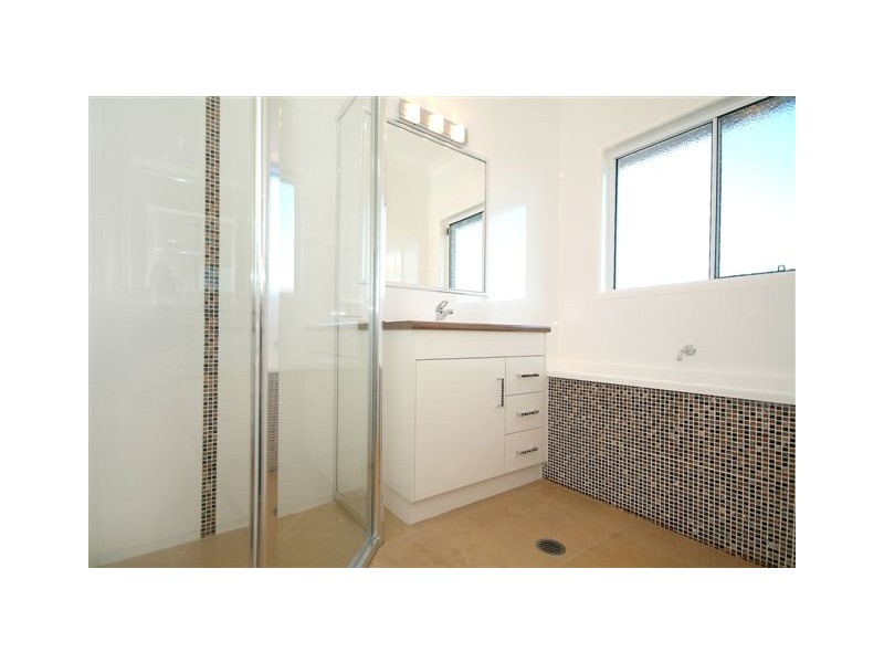 9 Fallon Drive, Middle Ridge QLD 4350