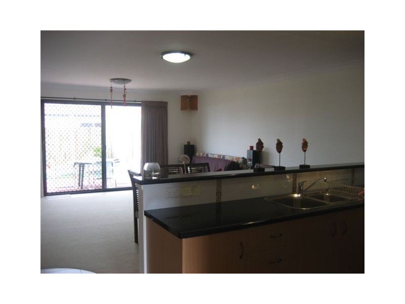 2/22 Sambar Court, Kearneys Spring QLD 4350