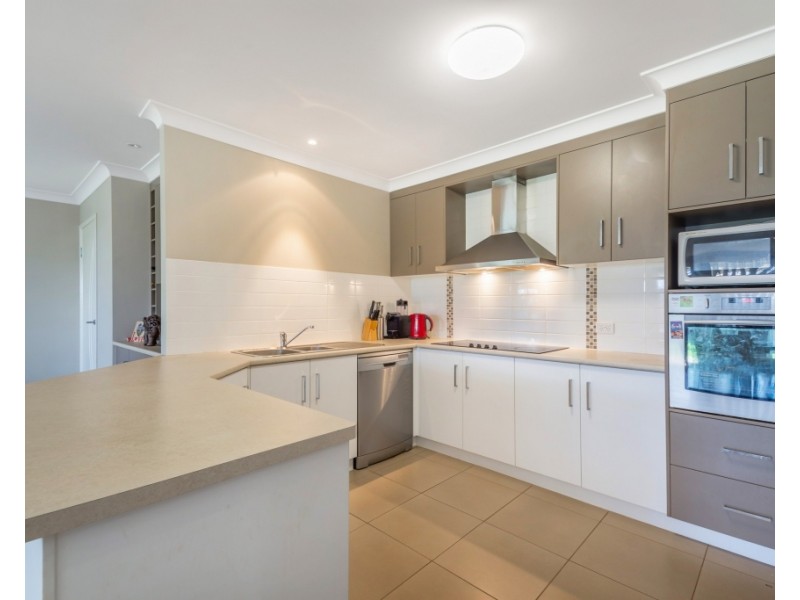 17 Pelling Court, Westbrook QLD 4350