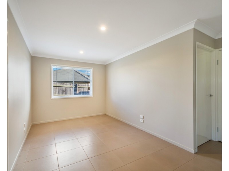17 Pelling Court, Westbrook QLD 4350