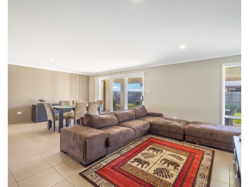 17 Pelling Court, Westbrook QLD 4350