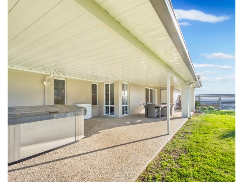 17 Pelling Court, Westbrook QLD 4350