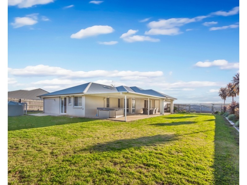 17 Pelling Court, Westbrook QLD 4350