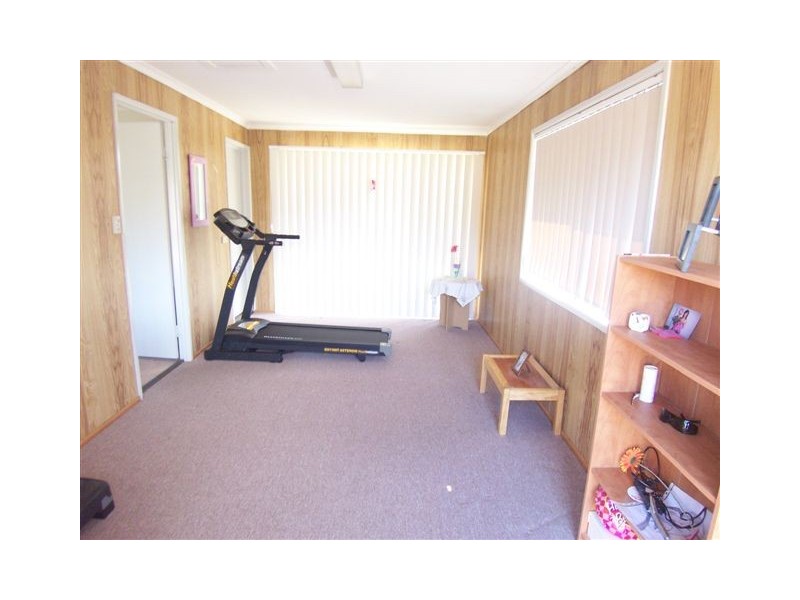 1 Kurrajong Street, Newtown QLD 4350