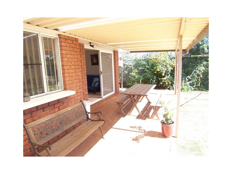 1 Kurrajong Street, Newtown QLD 4350