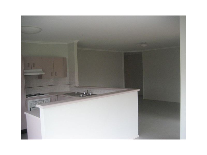 5 Oaklands Drive, Glenvale QLD 4350